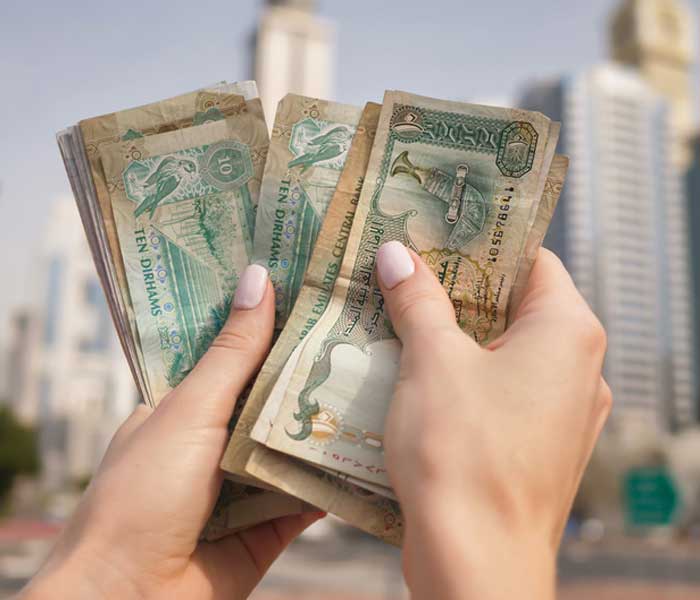 در سفر به دبی و امارات چه پولی ببریم؟