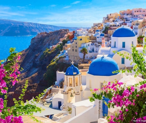 Unique-places-in-Greece-Santorini